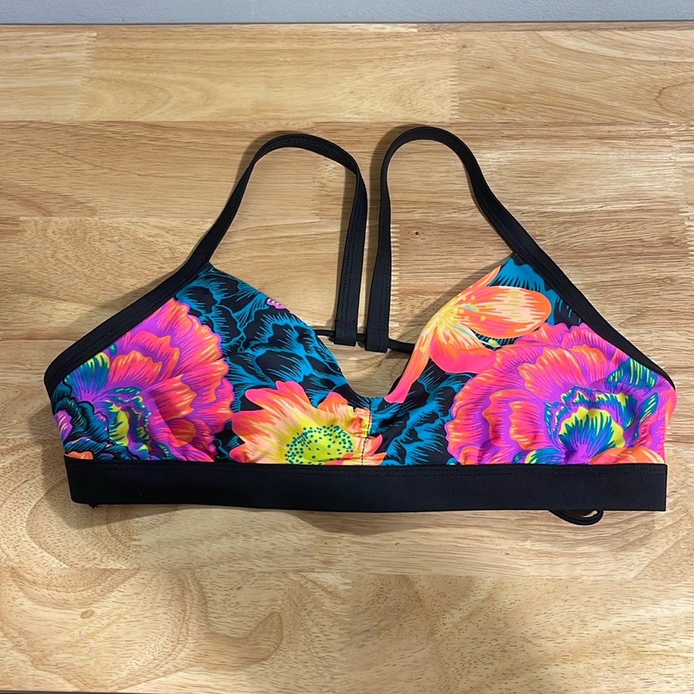 Body Glove Vibrant Floral Bikini Top, with adjustable straps, worn once.
